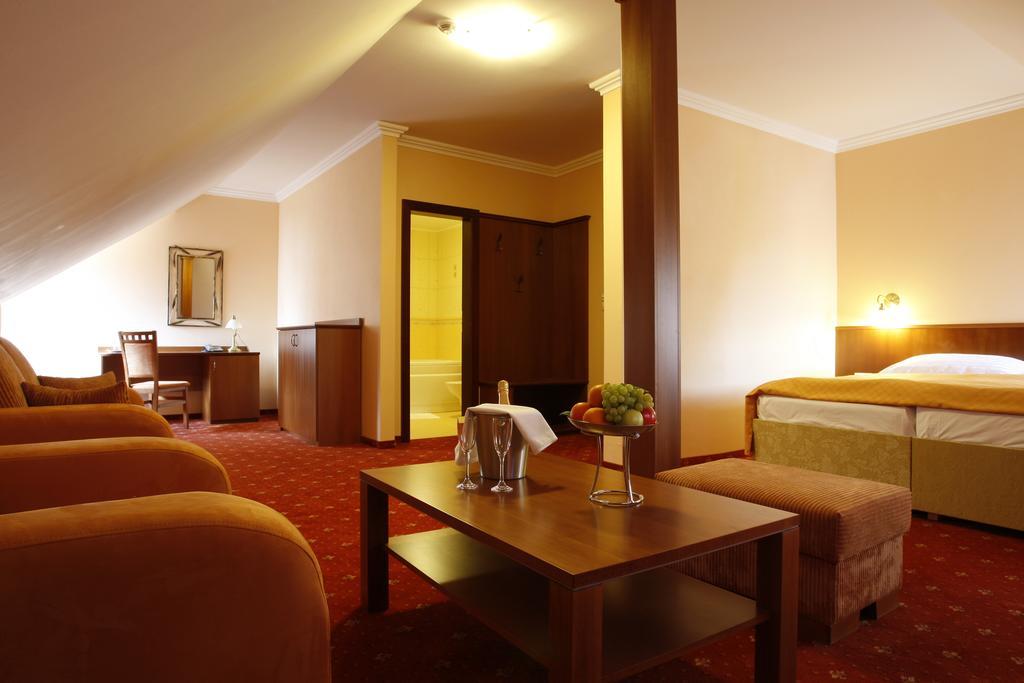 Hotel Majolika Modra Ngoại thất bức ảnh