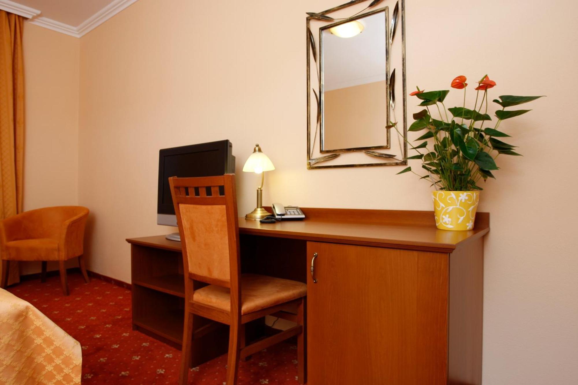 Hotel Majolika Modra Ngoại thất bức ảnh