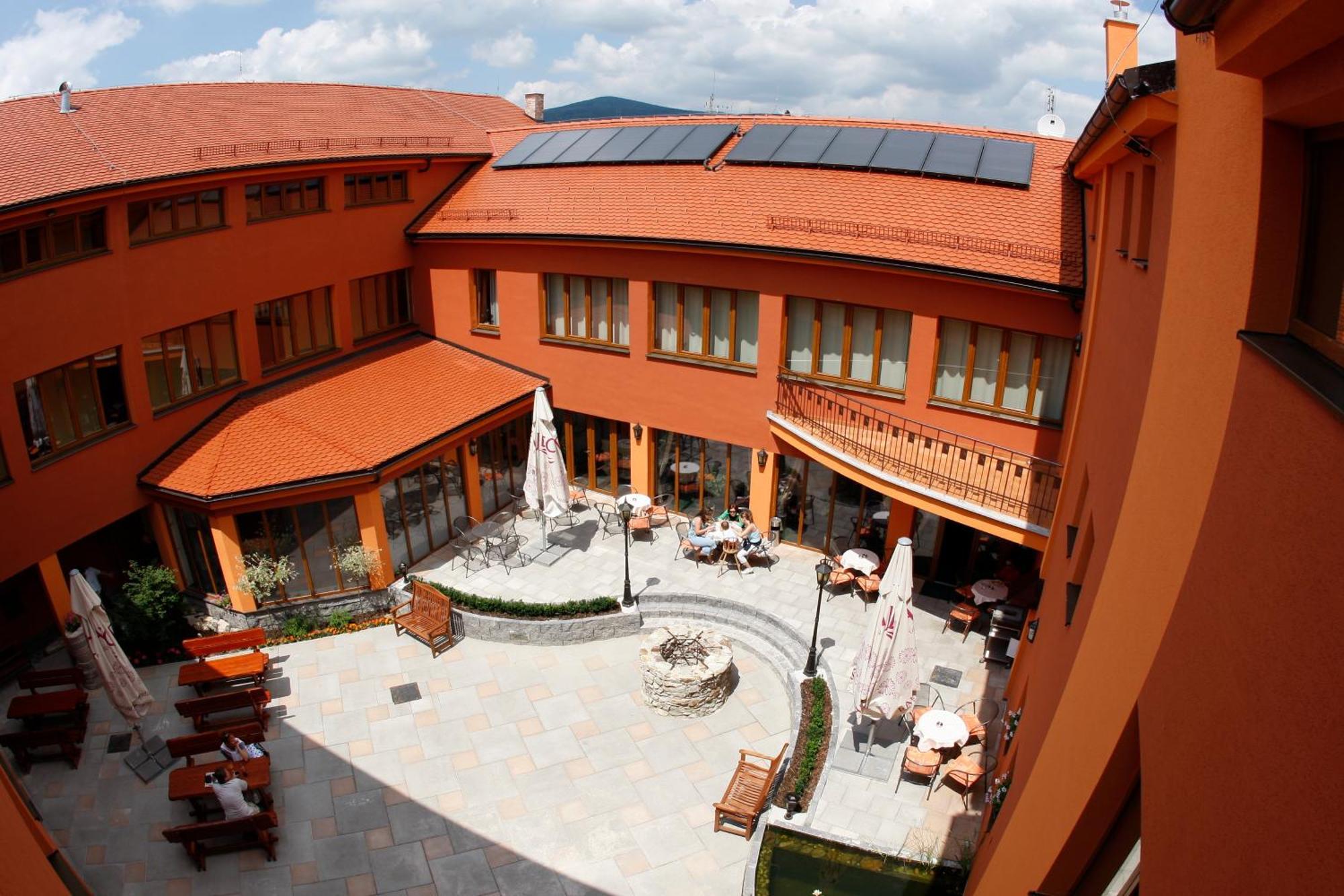 Hotel Majolika Modra Ngoại thất bức ảnh