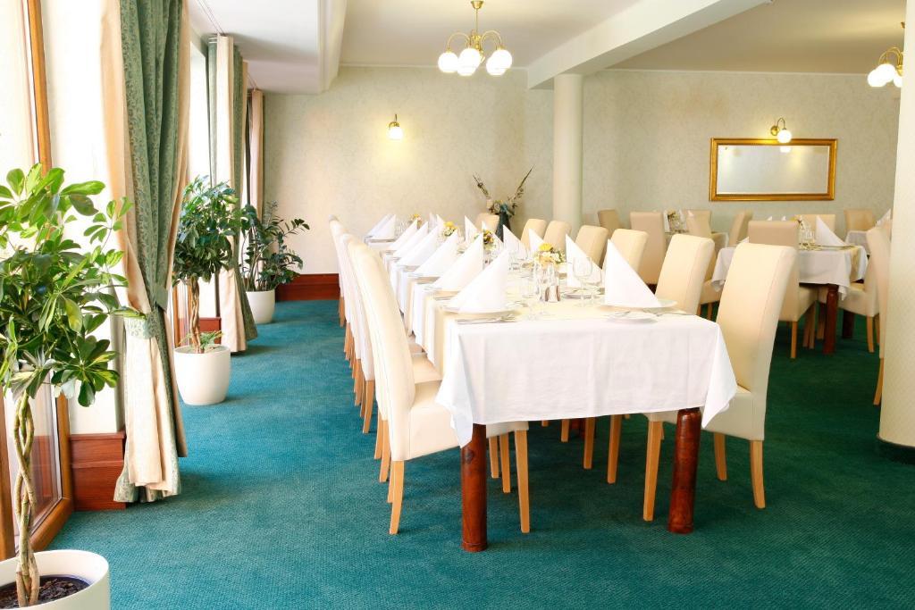Hotel Majolika Modra Ngoại thất bức ảnh
