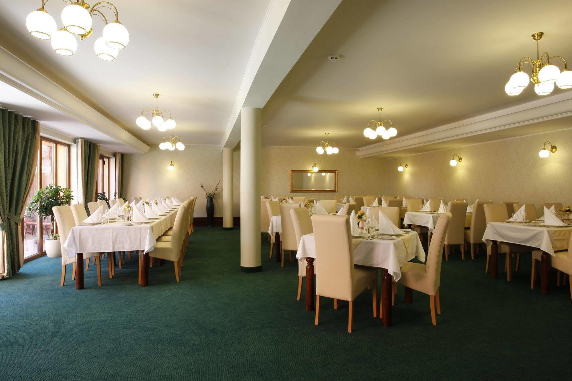 Hotel Majolika Modra Ngoại thất bức ảnh