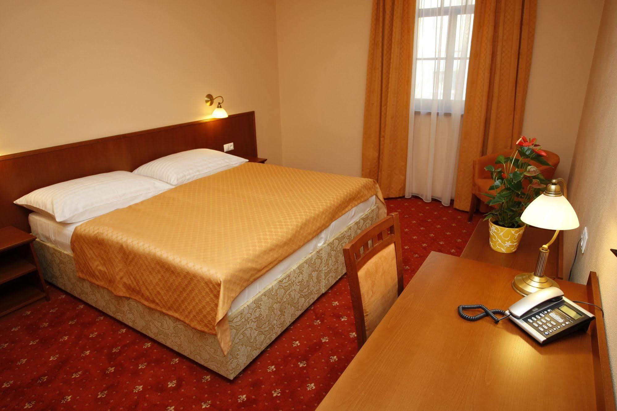 Hotel Majolika Modra Ngoại thất bức ảnh