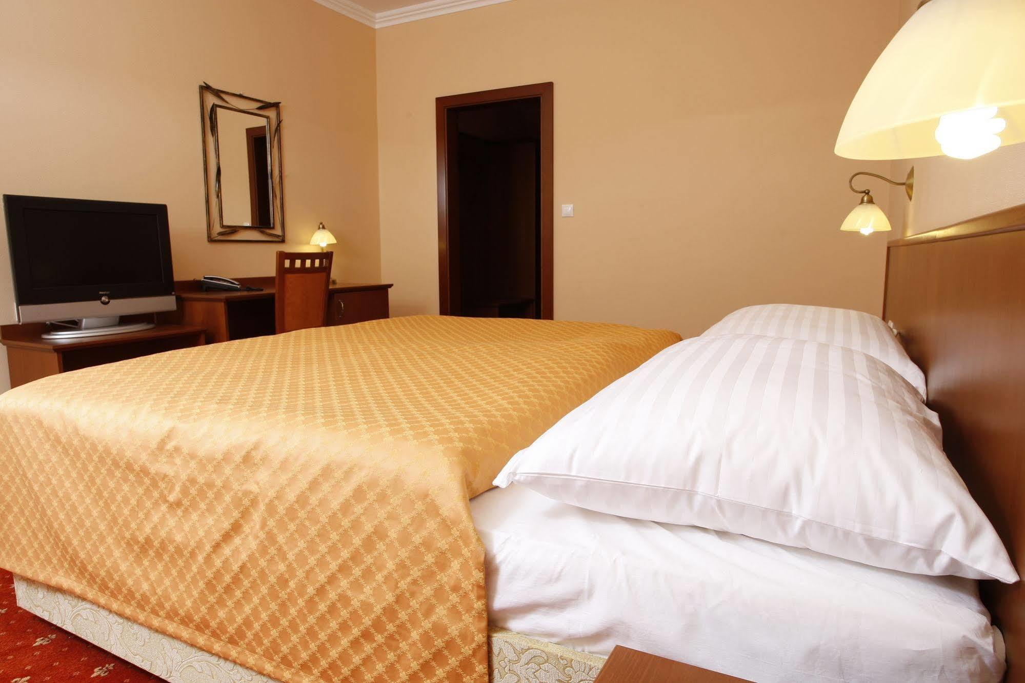 Hotel Majolika Modra Ngoại thất bức ảnh