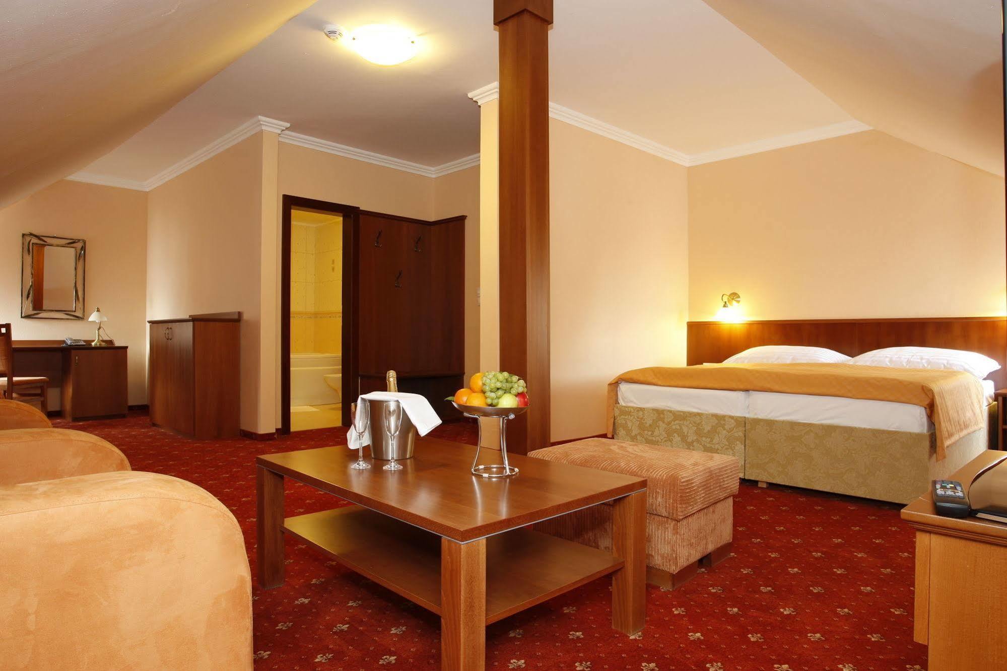 Hotel Majolika Modra Ngoại thất bức ảnh
