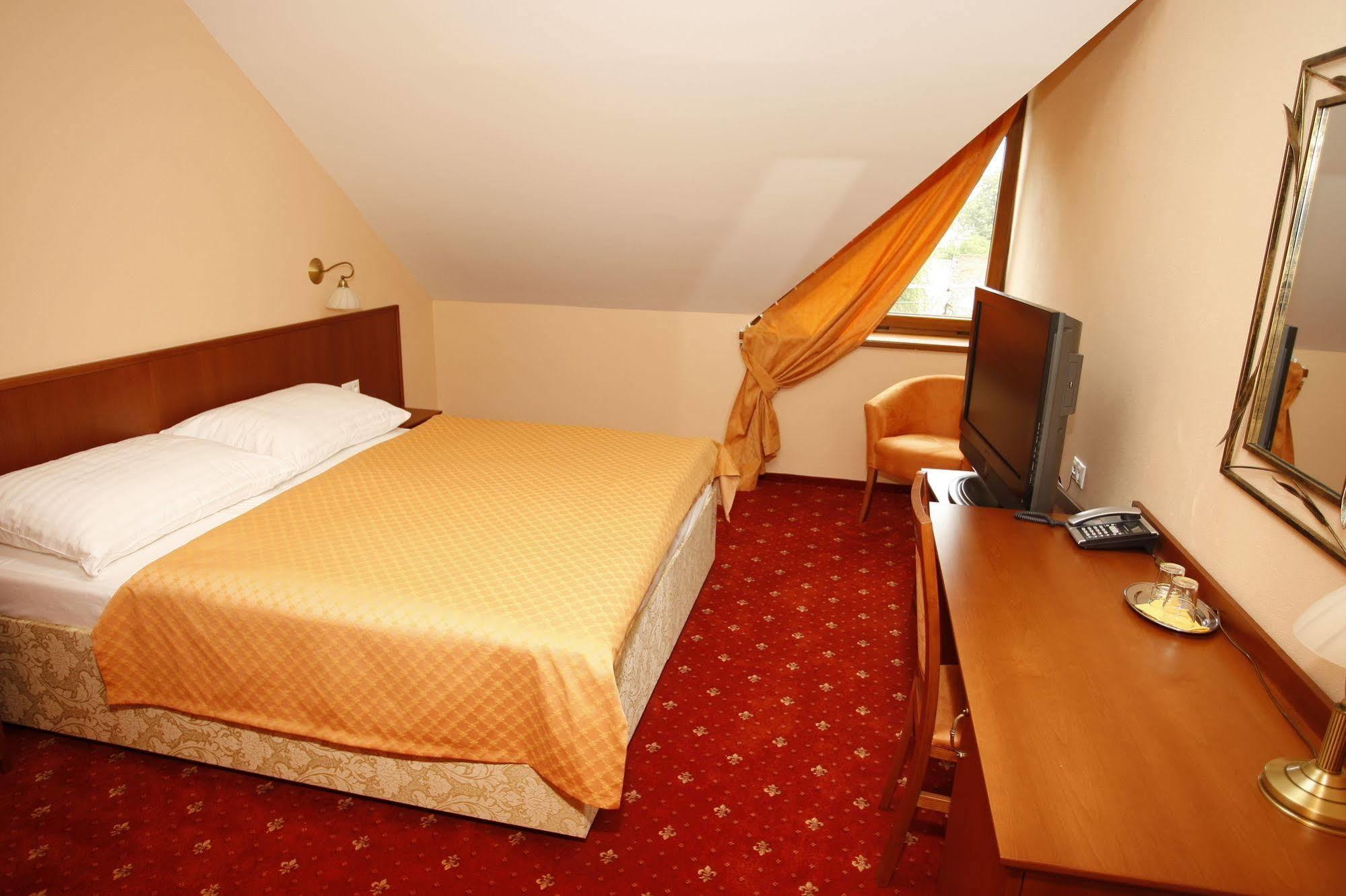 Hotel Majolika Modra Ngoại thất bức ảnh