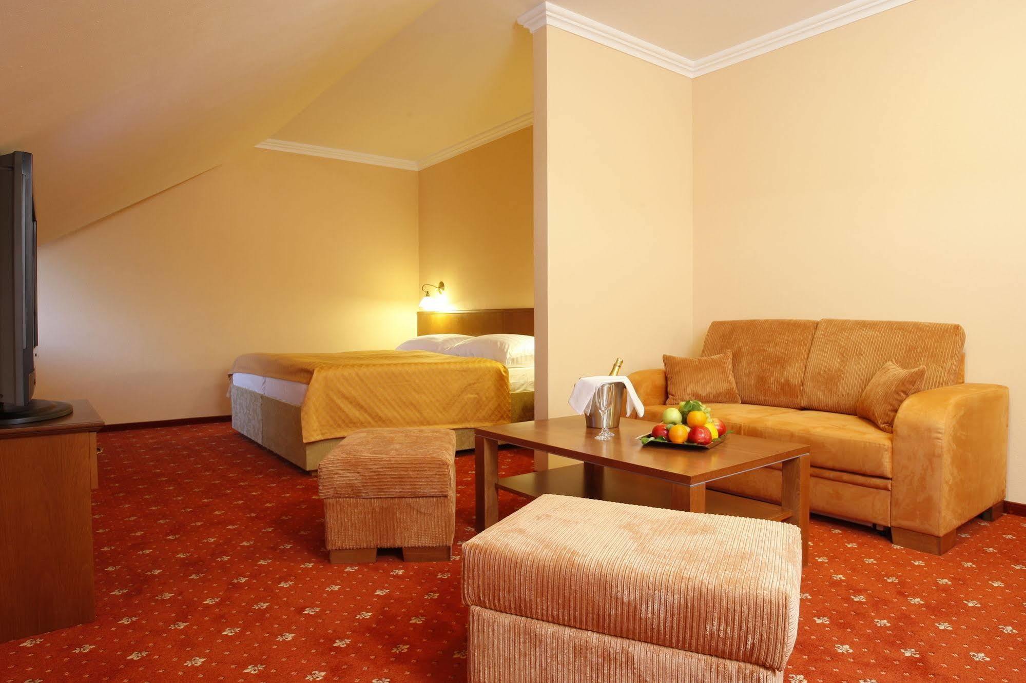 Hotel Majolika Modra Ngoại thất bức ảnh