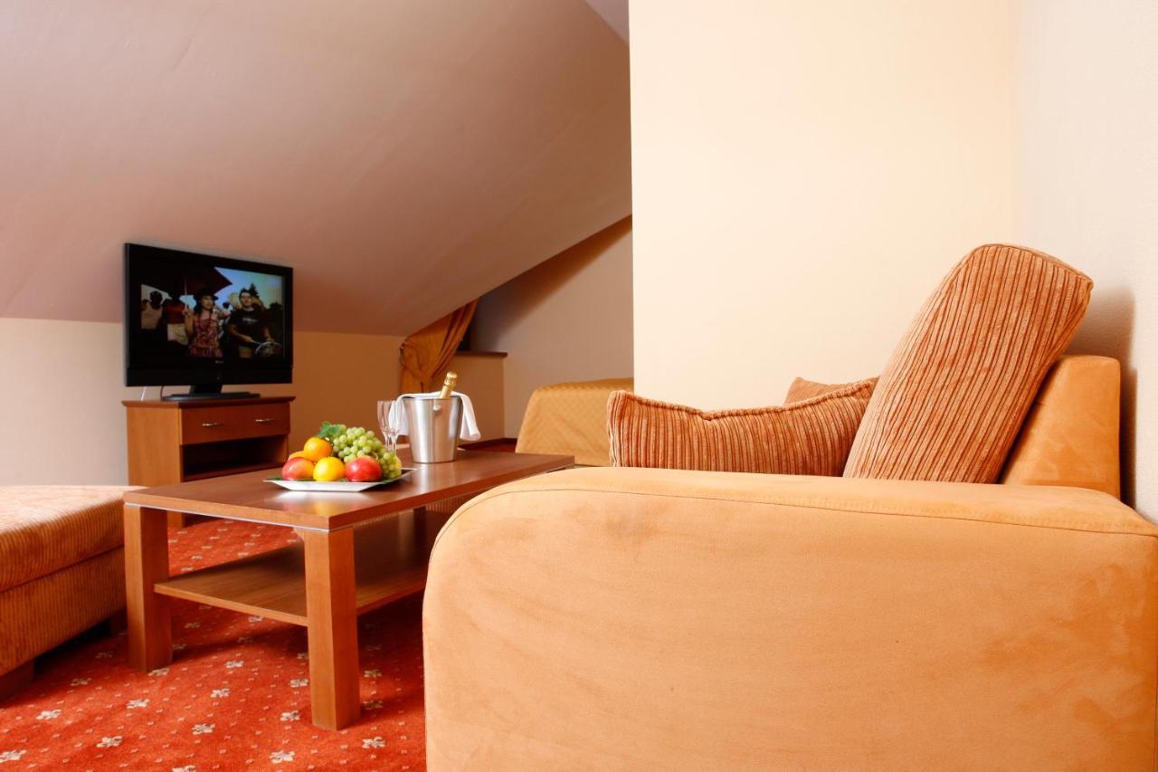 Hotel Majolika Modra Ngoại thất bức ảnh