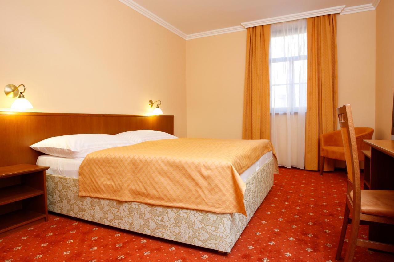 Hotel Majolika Modra Ngoại thất bức ảnh
